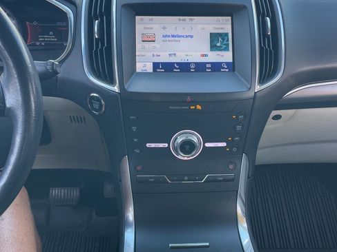 Used 2020 Ford Edge Titanium image 9