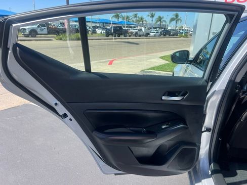 Used 2025 Nissan Altima 2.5 SR FWD image 38