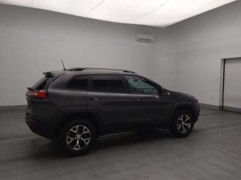Used 2018 Jeep Cherokee Trailhawk image 10