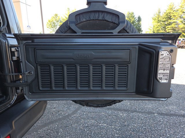 Used 2022 Jeep Wrangler Unlimited Sahara AWD/4WD image 44