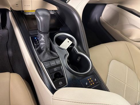 Used 2018 Toyota Camry XLE w/ Driver Assist Package FWD image 19