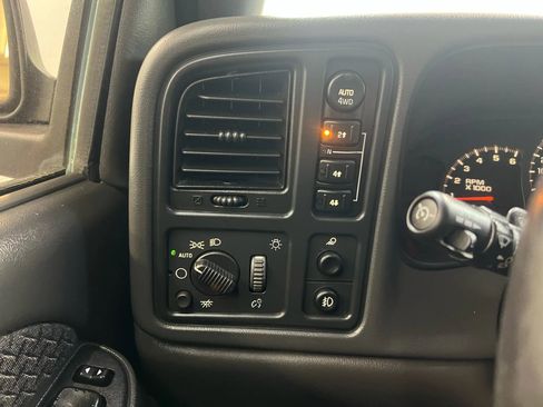 Used 2003 Chevrolet Avalanche 4x4 w/ Suspension Package, Off-Road image 19