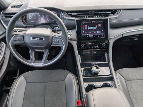 New 2025 Jeep Grand Cherokee Altitude AWD/4WD image 6