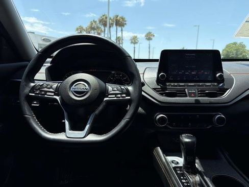 Used 2021 Nissan Altima 2.5 SR FWD image 11