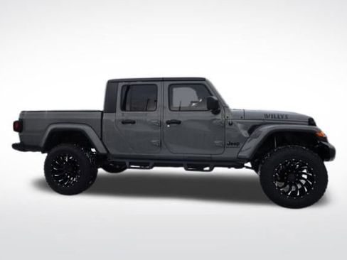 Used 2021 Jeep Gladiator Willys image 12