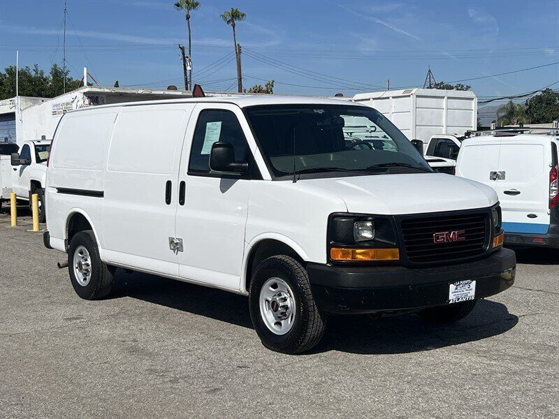 Used 2013 GMC Savana 2500 RWD image 1