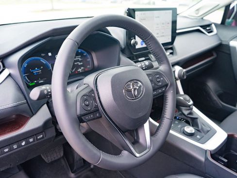 Used 2025 Toyota RAV4 Limited w/ Advanced Technology Package AWD/4WD image 7
