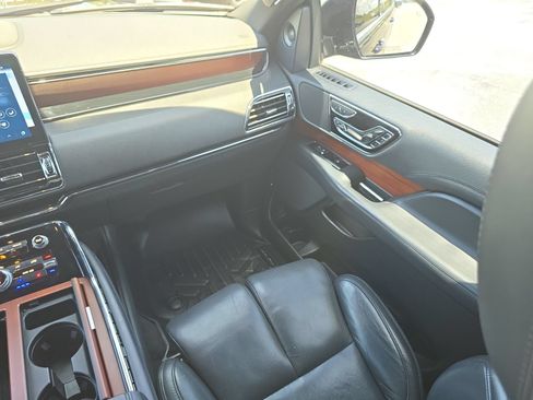 Used 2022 Lincoln Navigator Reserve AWD/4WD image 12