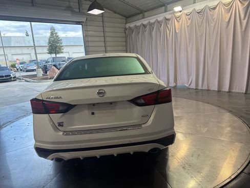 Used 2022 Nissan Altima 2.5 SV w/ SV Premium Package image 6