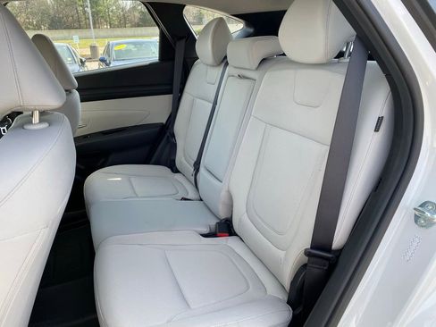 Used 2025 Hyundai Tucson SE image 25