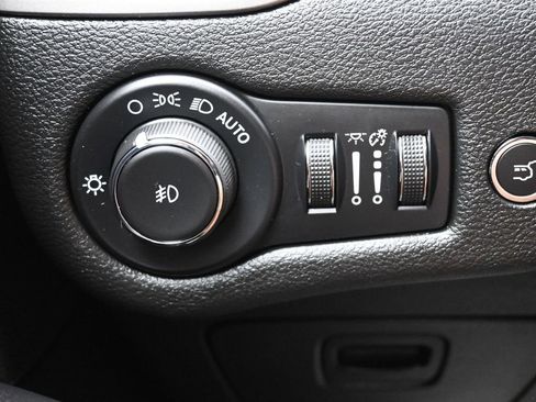 Certified 2022 Jeep Cherokee Latitude Lux image 21