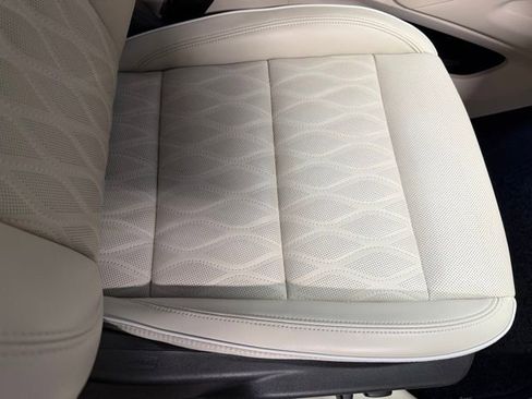 Used 2023 Buick Envision Avenir image 28