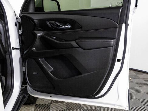 Used 2022 Chevrolet Traverse RS image 40