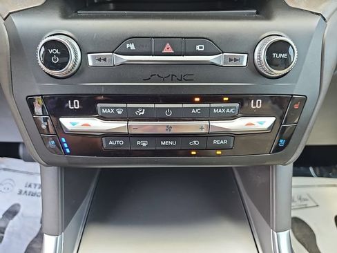 Used 2020 Ford Explorer Platinum AWD/4WD image 28