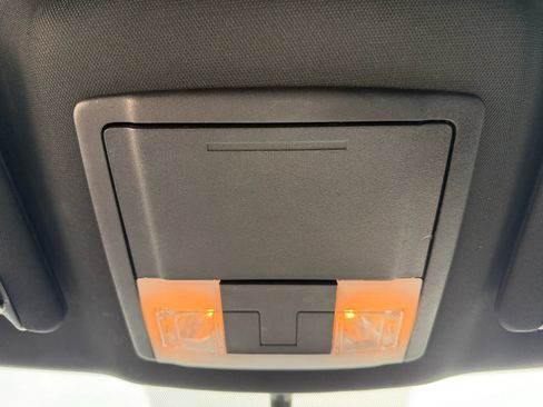 Used 2019 Ford Explorer XLT w/ Equipment Group 202A AWD/4WD image 32