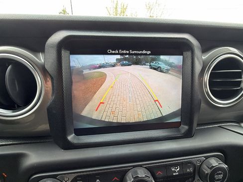 Used 2018 Jeep Wrangler Unlimited Sahara AWD/4WD image 34