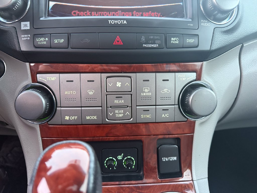 Used 2012 Toyota Highlander Limited w/ Tow Pkg AWD/4WD image 12