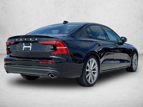 Used 2020 Volvo S60 T5 Momentum FWD image 2