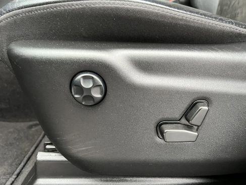 Used 2022 Jeep Grand Cherokee Laredo X image 10