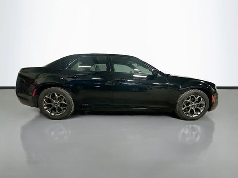 Used 2017 Chrysler 300 S image 5