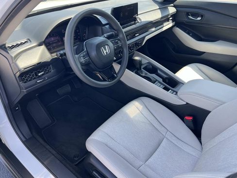 Certified 2025 Honda Accord SE image 5