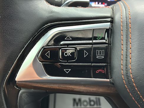 Used 2021 Jeep Grand Cherokee L Summit w/ Luxury Tech Group V AWD/4WD image 40