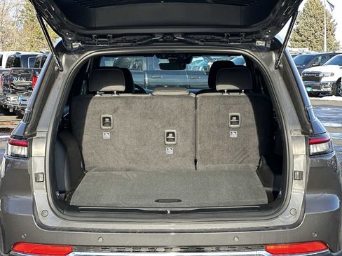 New 2025 Jeep Grand Cherokee Laredo image 18