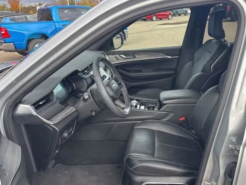 Certified 2024 Jeep Grand Cherokee L Overland w/ Luxury Tech Group IV image 5