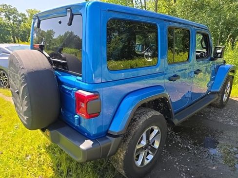 Used 2022 Jeep Wrangler Unlimited Sahara w/ LED Lighting Group AWD/4WD image 6