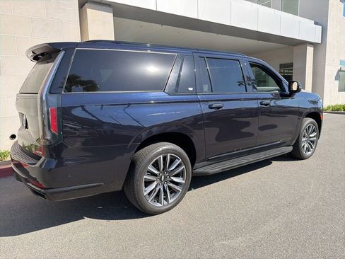 Used 2022 Cadillac Escalade ESV Sport Platinum image 7