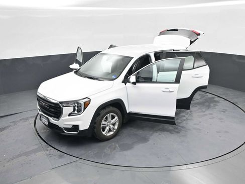Used 2024 GMC Terrain SLE image 42