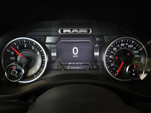 Used 2019 RAM 1500 Laramie AWD/4WD image 27