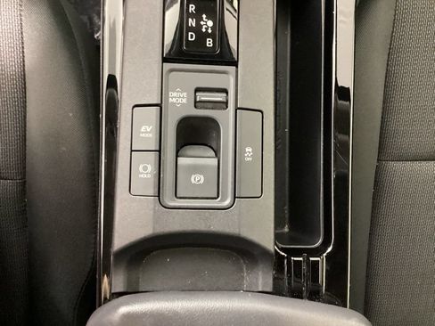 Used 2025 Toyota Prius LE FWD image 21