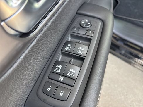 New 2026 Chrysler Pacifica Select w/ S Appearance Package FWD image 10