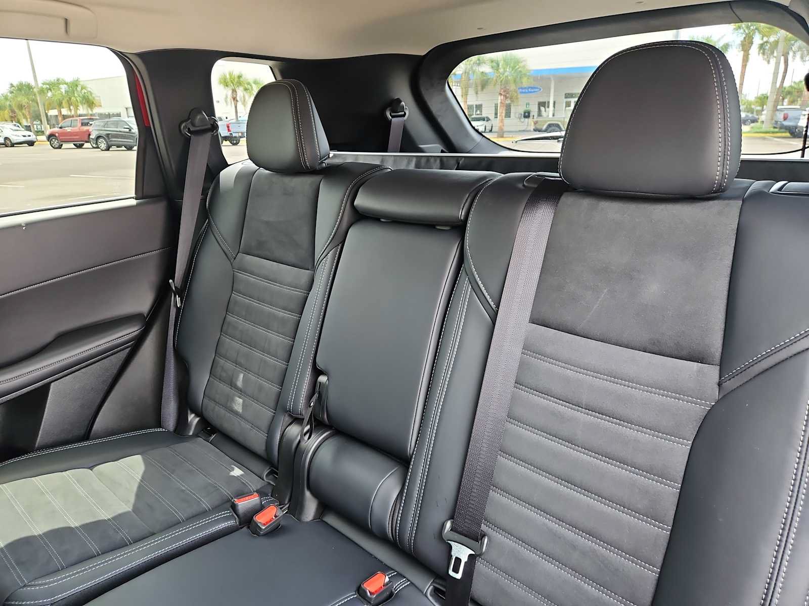 Used 2026 Mitsubishi Outlander SE FWD image 25