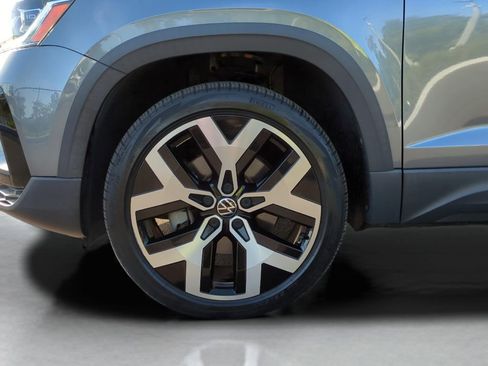 Used 2022 Volkswagen Taos SEL w/ Panoramic Sunroof Package AWD/4WD image 26