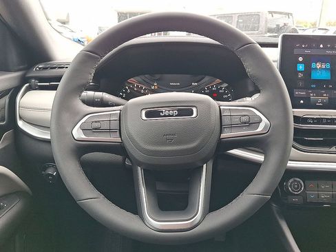 Certified 2025 Jeep Compass Limited AWD/4WD image 16