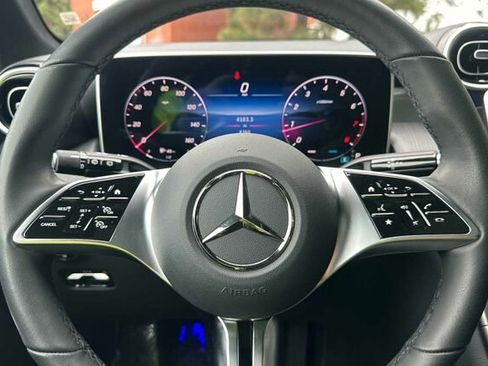 Used 2025 Mercedes-Benz GLC 300 image 29