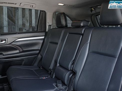 Used 2019 Toyota Highlander XLE AWD/4WD image 27