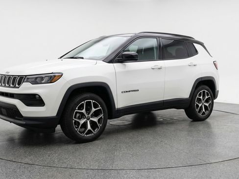 Used 2025 Jeep Compass Limited AWD/4WD image 2