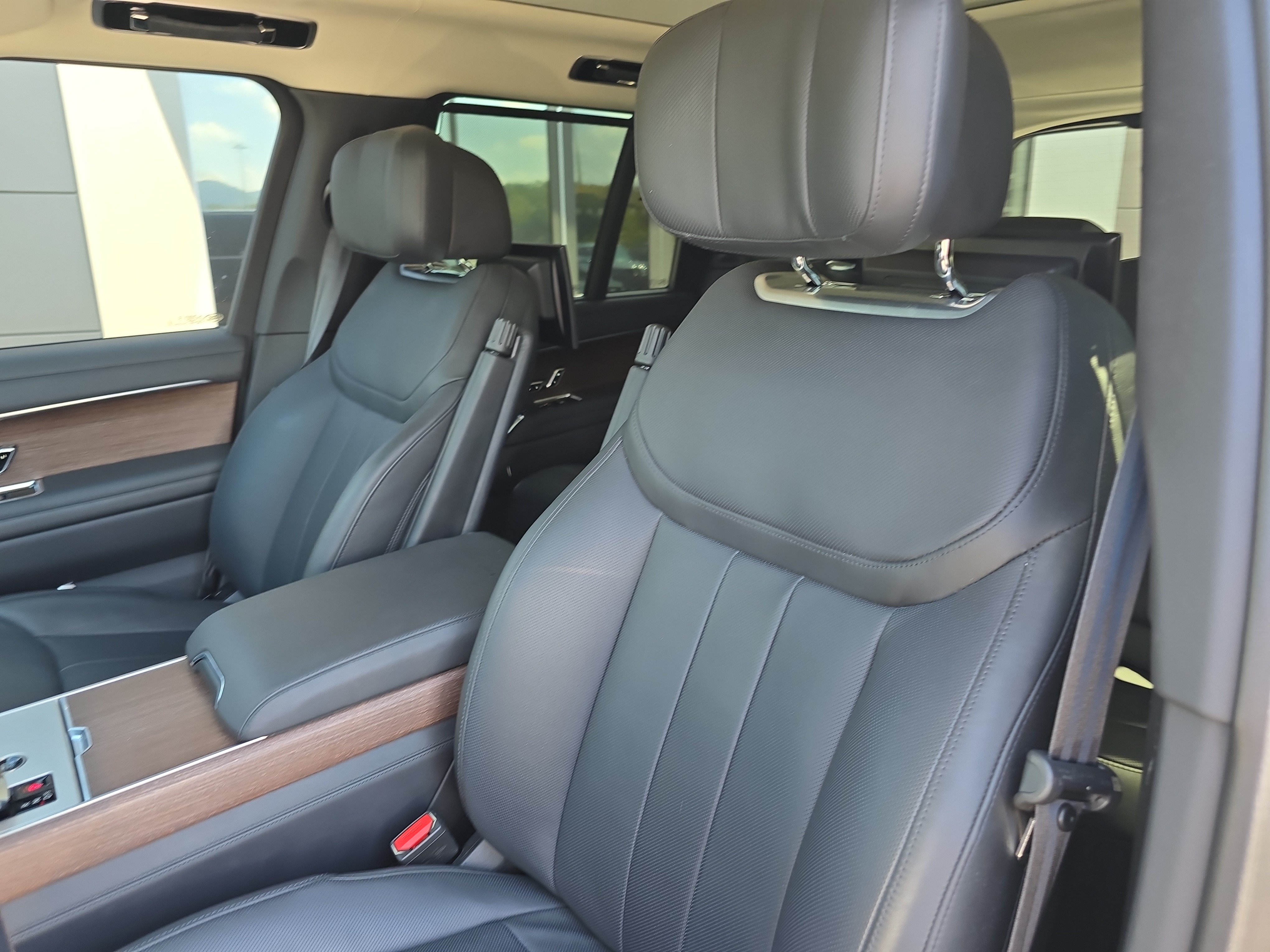 Certified 2024 Land Rover Range Rover Autobiography AWD/4WD image 21