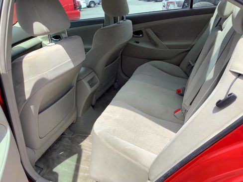 Used 2010 Toyota Camry LE FWD image 30