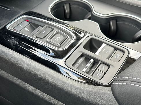 New 2025 Honda Pilot Touring image 32