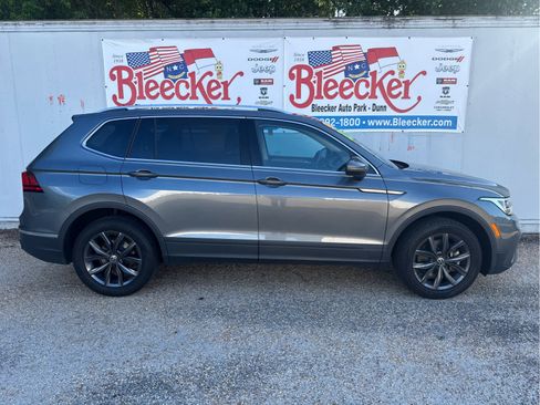 Used 2023 Volkswagen Tiguan SE AWD/4WD image 2