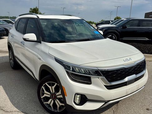 Certified 2023 Kia Seltos SX w/ SX Sunroof Package AWD/4WD image 7