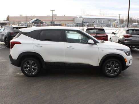 Certified 2024 Kia Seltos LX image 4