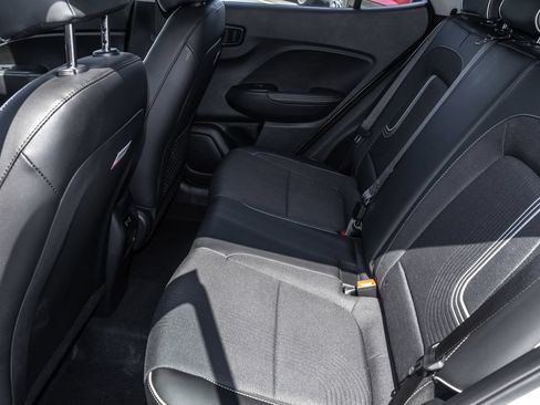 Certified 2025 Hyundai Venue Limited FWD image 28