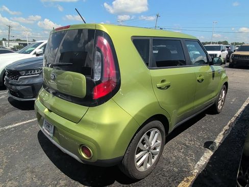Used 2018 Kia Soul + FWD image 4