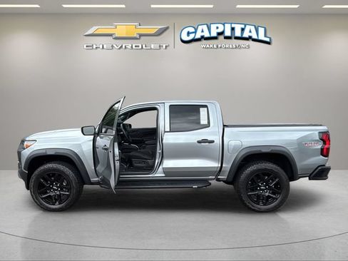 Used 2024 Chevrolet Colorado Trail Boss w/ Technology Package AWD/4WD image 9