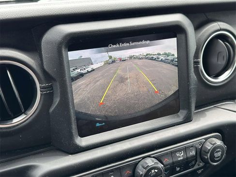 Used 2023 Jeep Wrangler Unlimited Sahara w/ Cold Weather Group image 29